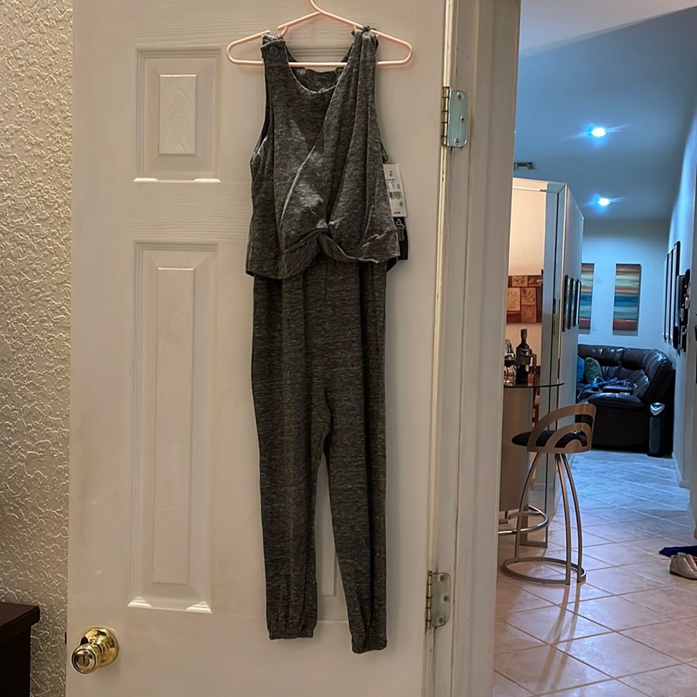 The cutest grey jumpsuit ever!!!